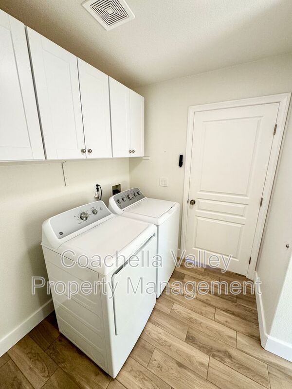 Building Photo - 48201 Cll Del Sol