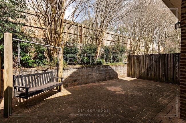 Building Photo - 3 Bed 2.5 Bath Townhome in West Mobile