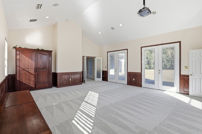 Building Photo - Ivy Park Brick Home 4 bedroom 3 1/2 baths