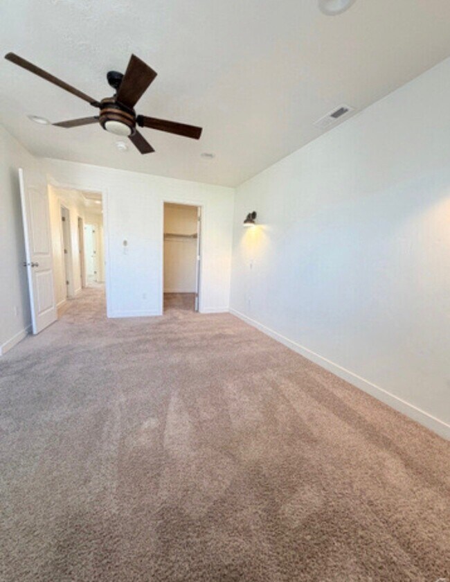Building Photo - 2966 S Willow Creek Dr