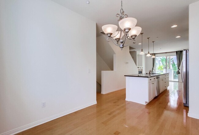 Building Photo - Available Now! Tri-Level 3 Bedroom 3.5 Bath Townhome!!