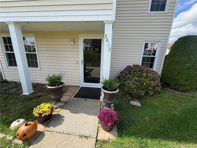 Building Photo - 3603 Whispering Hills Dr