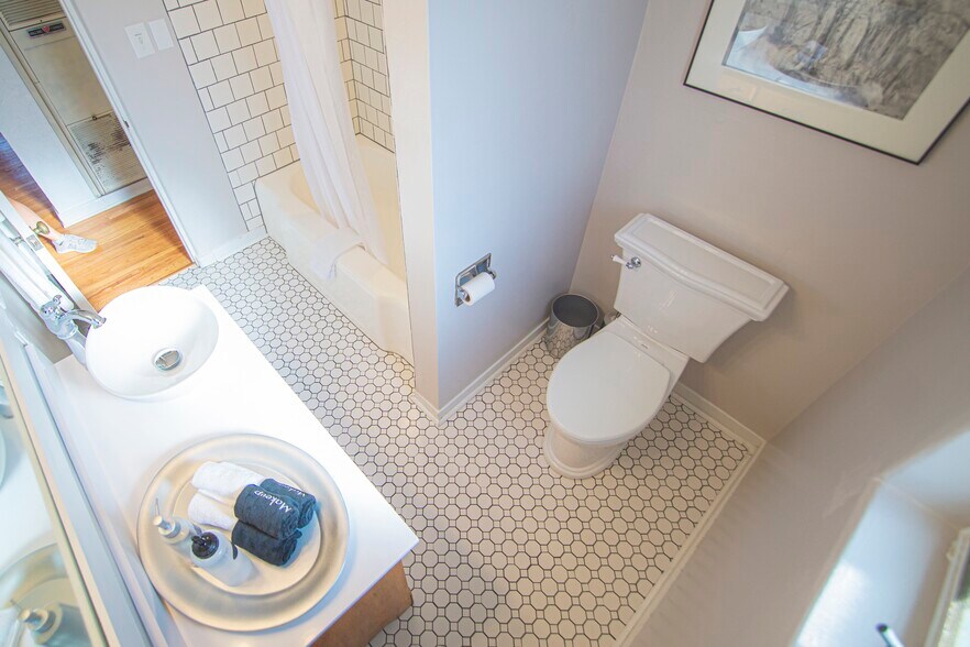 Building Photo - 2423 Rose Avenue NW