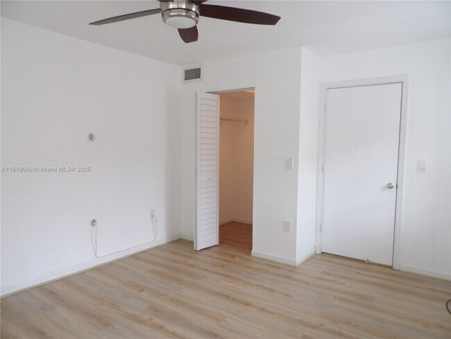 Building Photo - 4828 N State Rd 7
