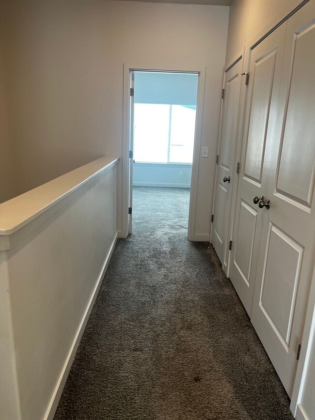 Building Photo - Absolutely STUNNING Townhome!!!