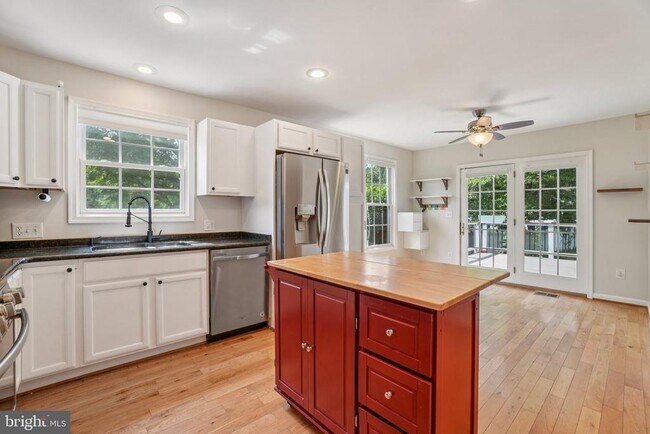 Building Photo - 7009 Hickory Hill Rd