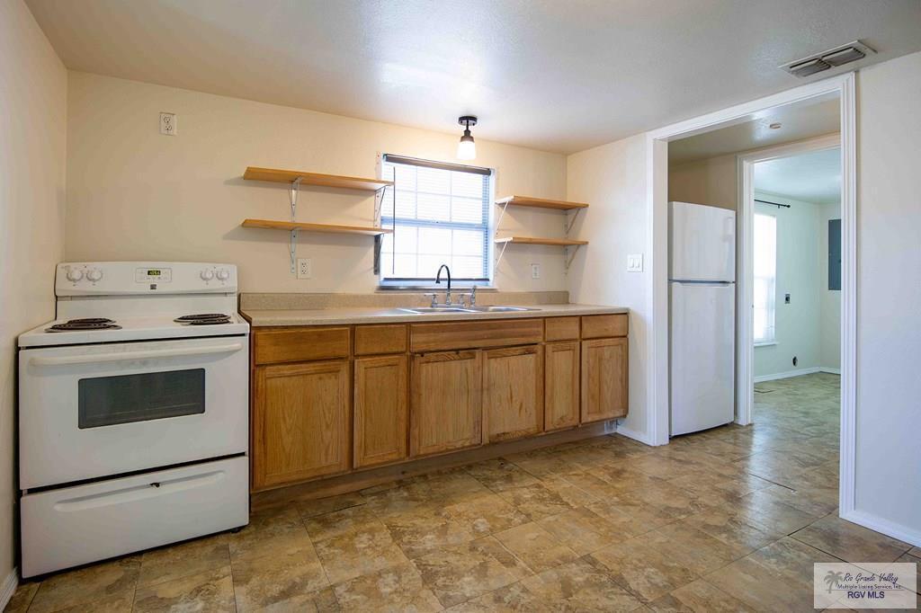 Building Photo - 306 W 6th St