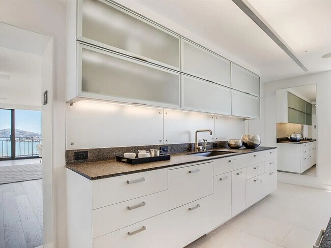 Building Photo - 1080 Chestnut St