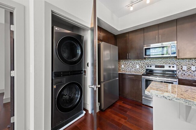 Building Photo - 1320 Robert Browning St