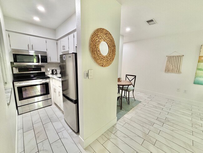 Building Photo - Monthly Rental -Melbourne Beach Condo JAN FEB MAR 2026 Available Now!