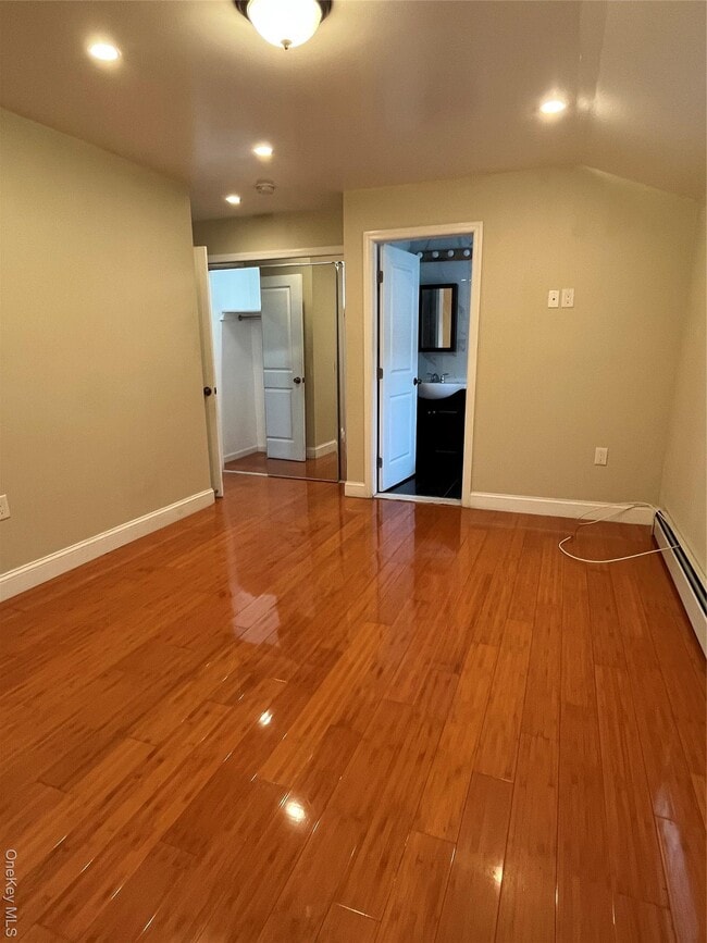 Building Photo - 164-14 115th Ave