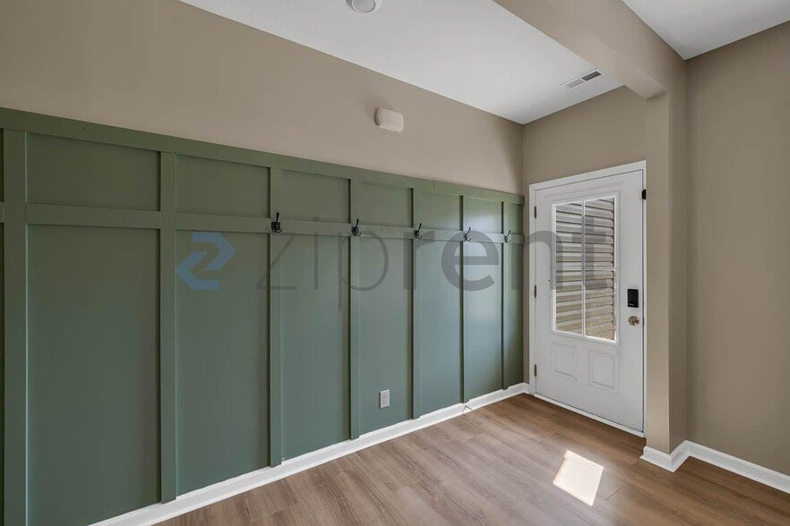 Building Photo - Unit