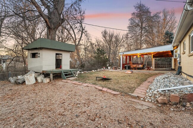 Building Photo - 6029 Iris Way