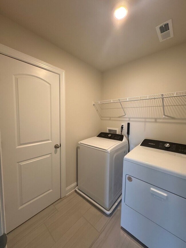 Building Photo - 3 Bedroom, 2.5 Bath and 2 Car Garage in Lebanon! $500 OFF FIRST MONTH’S RENT!