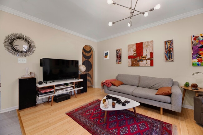 Building Photo - 1233 Raum St NE