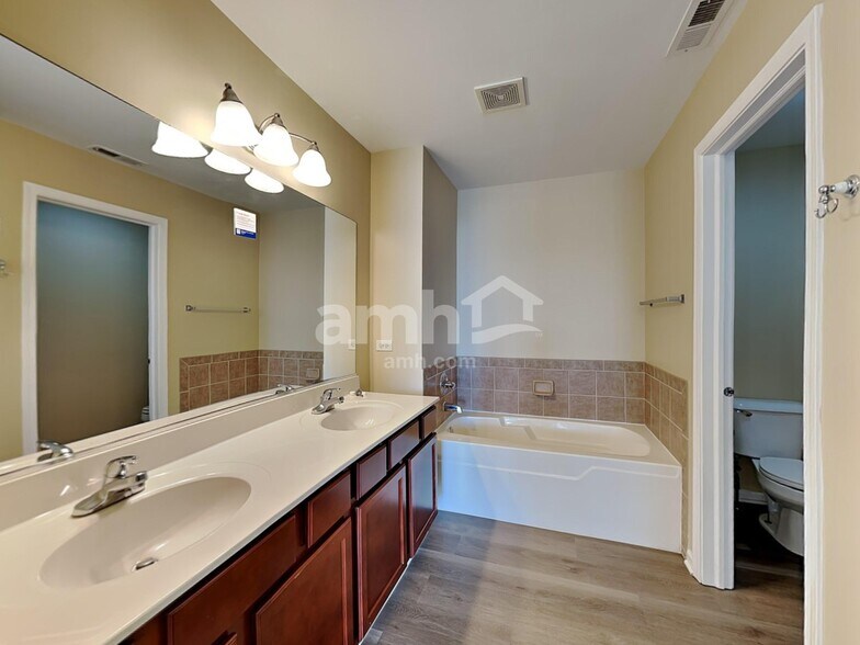 Building Photo - 1851 Candlelight Cir