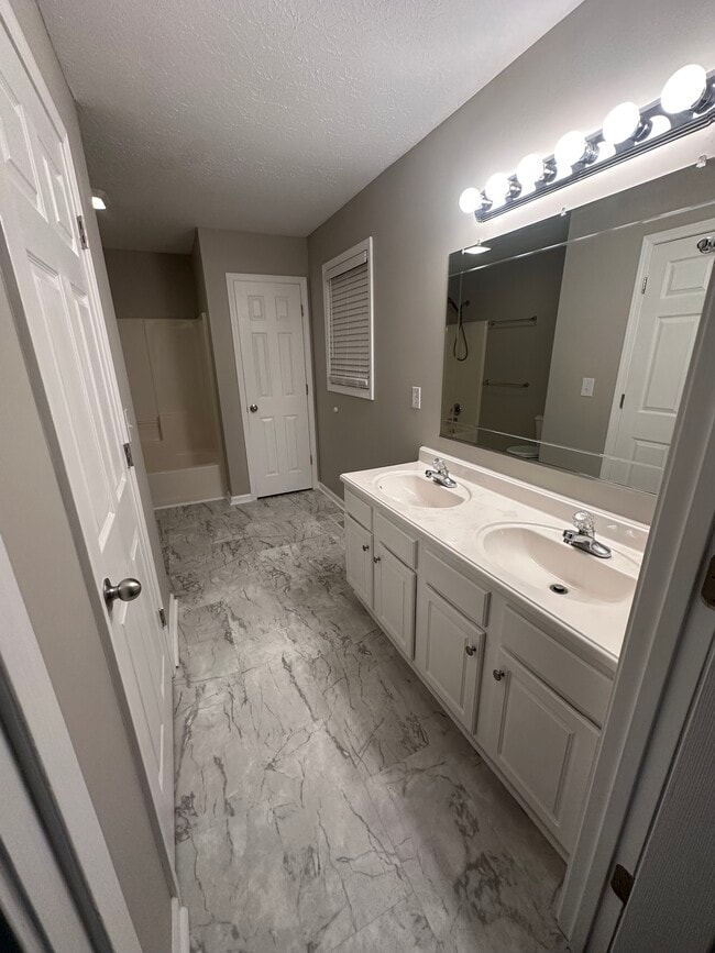 Building Photo - 4293 Bristow Rd