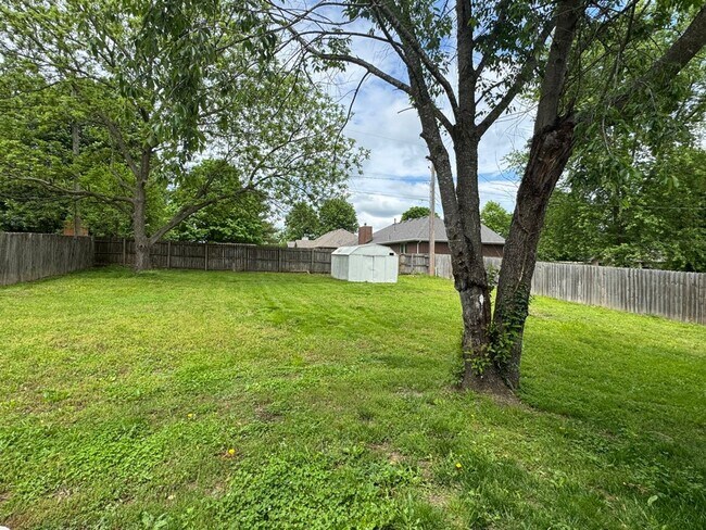 Building Photo - Charming 3 Bedroom Home - Wanda Gray/Chero...