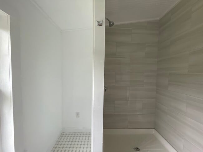 Building Photo - Buxton