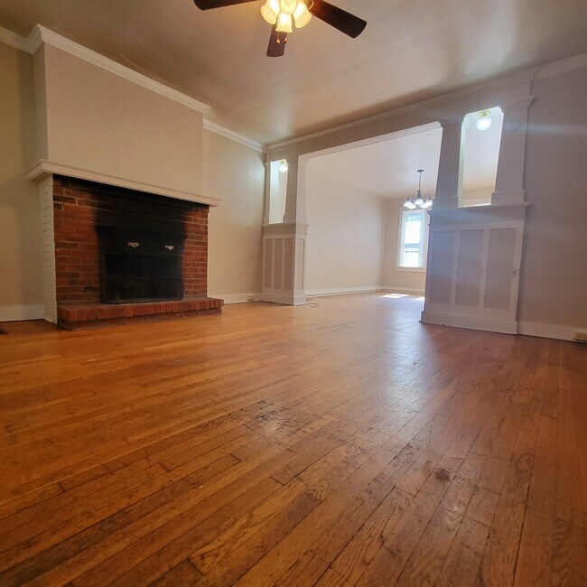 Building Photo - 1620 Beechwood Blvd