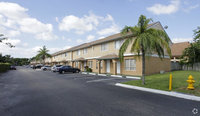 Building Photo - Midway Villas