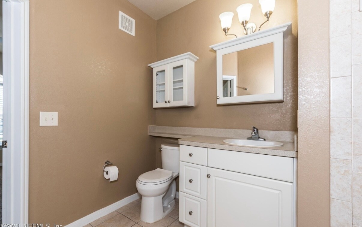 Building Photo - 275 Old Village Center Cir