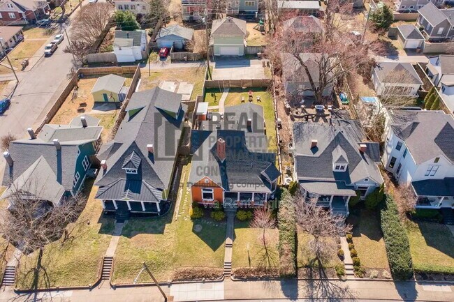 Building Photo - 1208 Woodland St