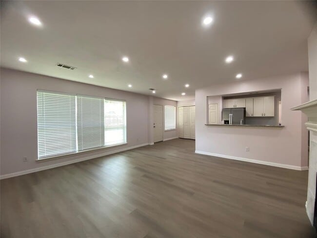 Building Photo - 15706 Springfield Dr