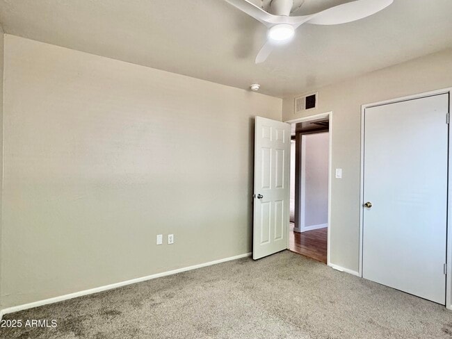 Building Photo - 731 W 12th Pl