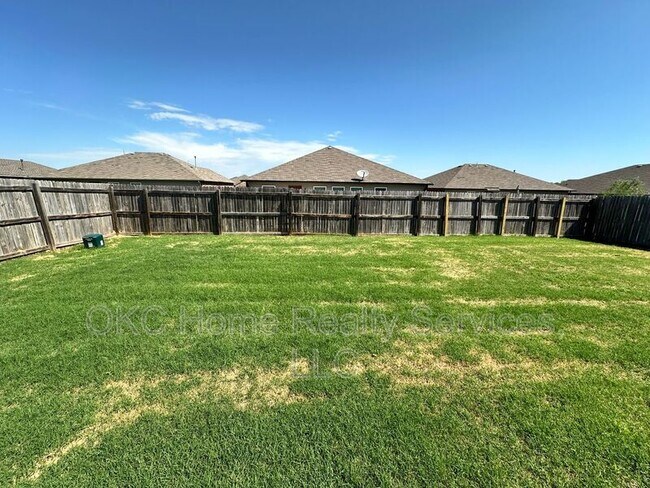 Building Photo - 1933 Autumn Way