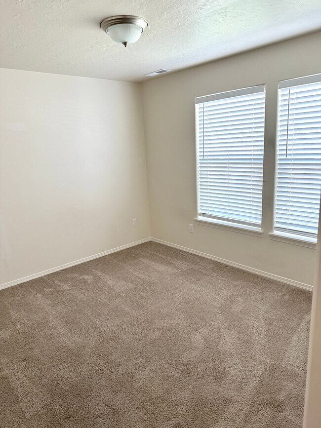 Building Photo - Newer 3-Bedroom in Middleton