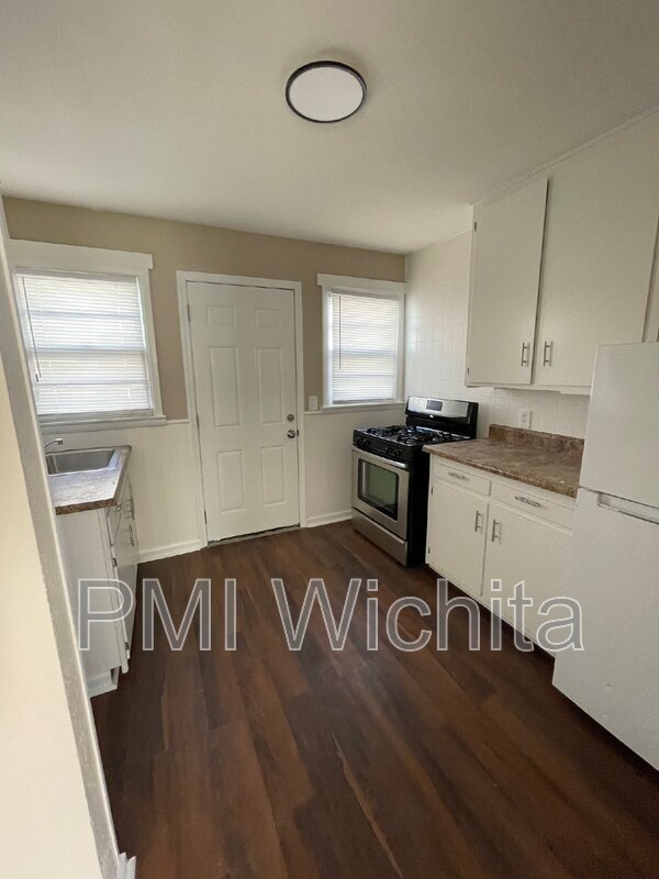 Building Photo - 2548 N Wellington Pl