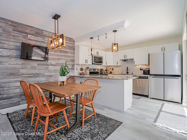 Building Photo - 1170 6th Ave