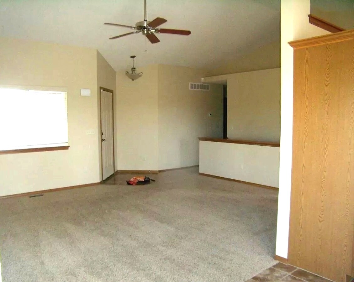 Entry and Family Room - 3633 N Rushwood Ct