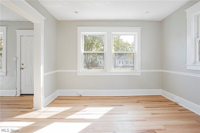 Building Photo - 486 Sumatra Ave
