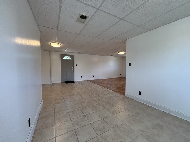 Building Photo - 941 Vista Ln