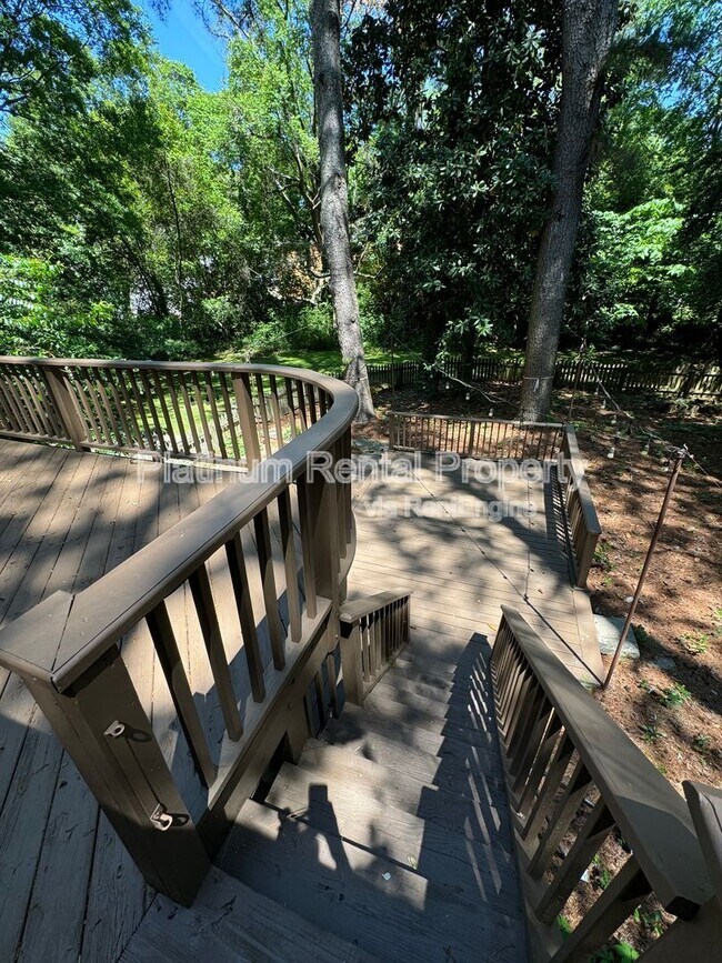 Building Photo - 383 Springdale Dr NE