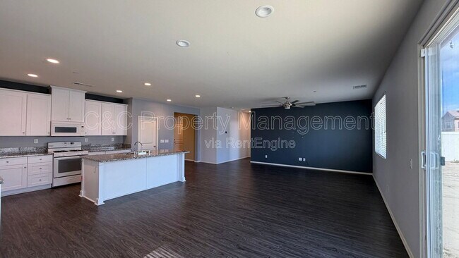 Building Photo - 2158 Albatross Way