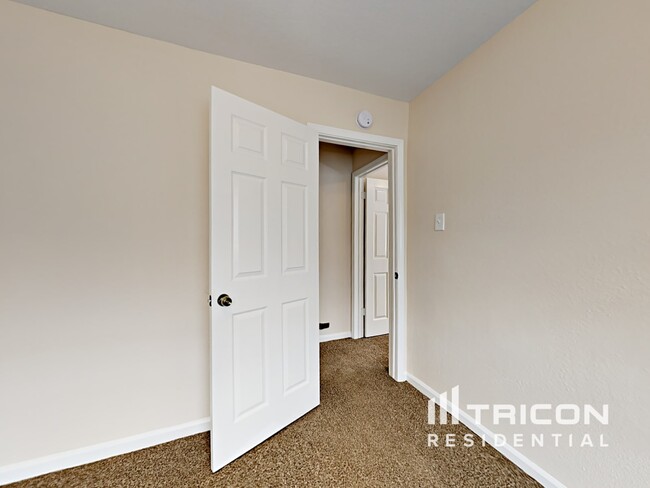 Building Photo - 12318 Flaxen Dr