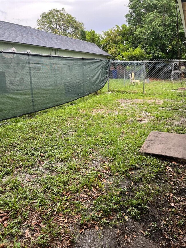 Building Photo - 7721 SW 10th Ct