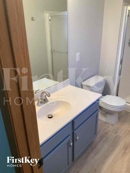 Building Photo - 11425 N Farley Ave