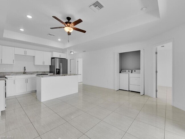 Building Photo - 716 Harry Ave S