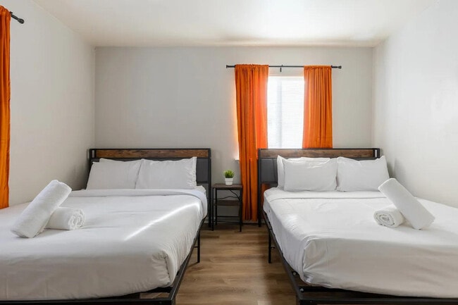 Building Photo - 6302 Manor Rd