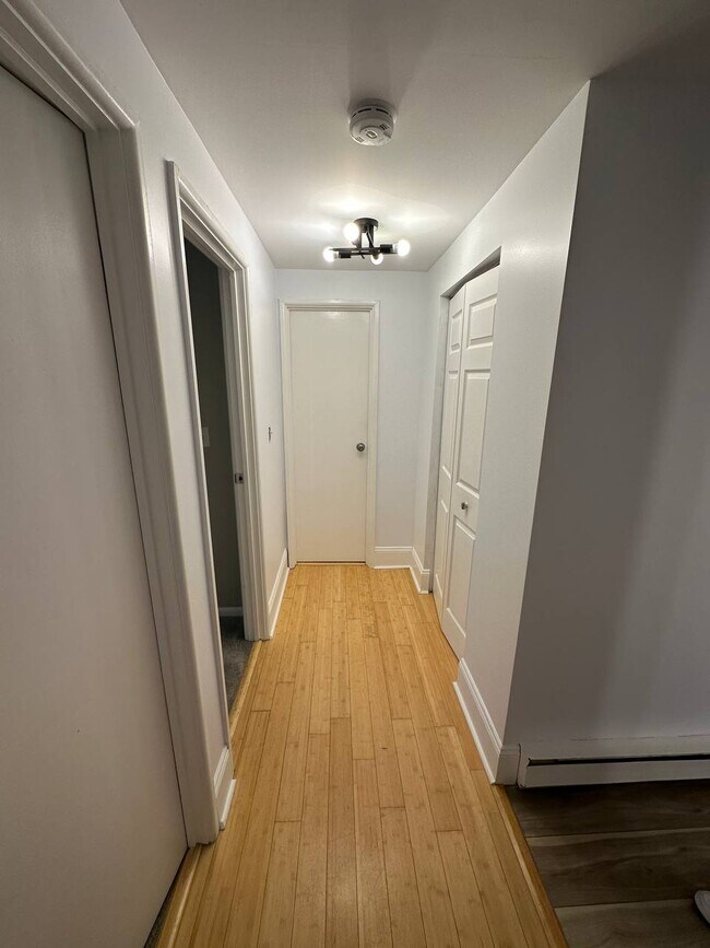 Building Photo - 356 Village Blvd N