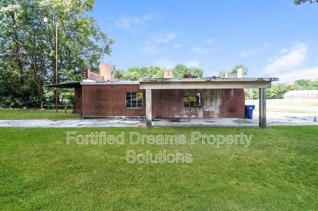 Building Photo - 633 S Greensboro St
