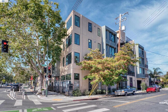 Building Photo - 4202 Telegraph Ave