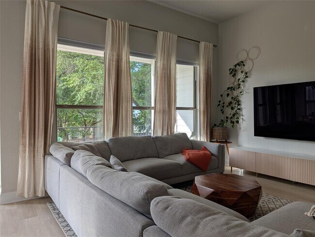 Building Photo - 125 Whistling Willow Dr