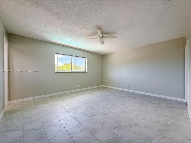 Building Photo - 5621 NE 22nd Ave