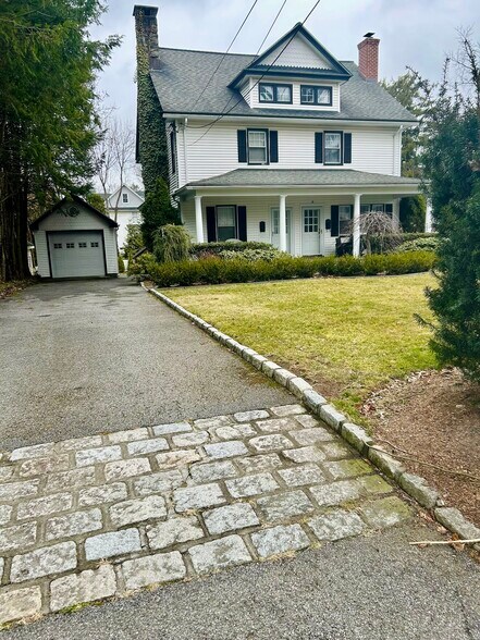 Building Photo - 21 Oak Rd