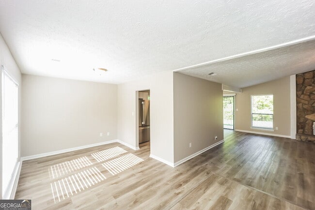 Building Photo - 6270 Beethoven Cir